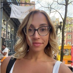 Meet your Posher, Carrie